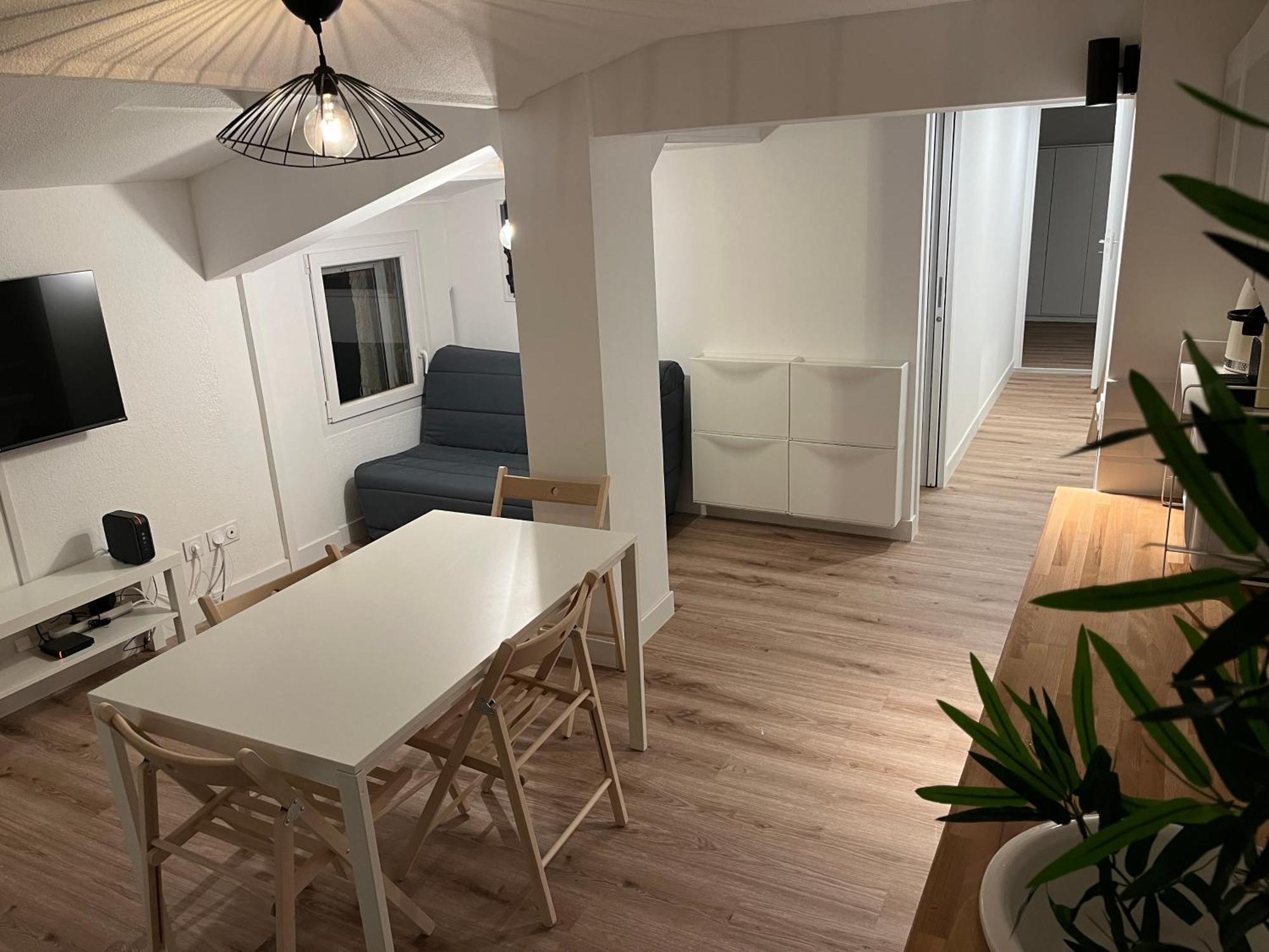 Appartement T3 Independant ลา การ์ด ภายนอก รูปภาพ